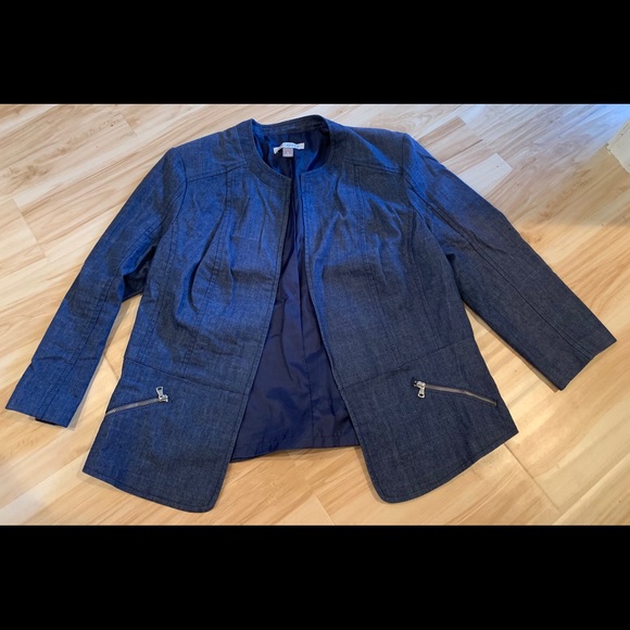 Roz & Ali Jackets & Blazers - Roz & Ali denim blazer jacket!